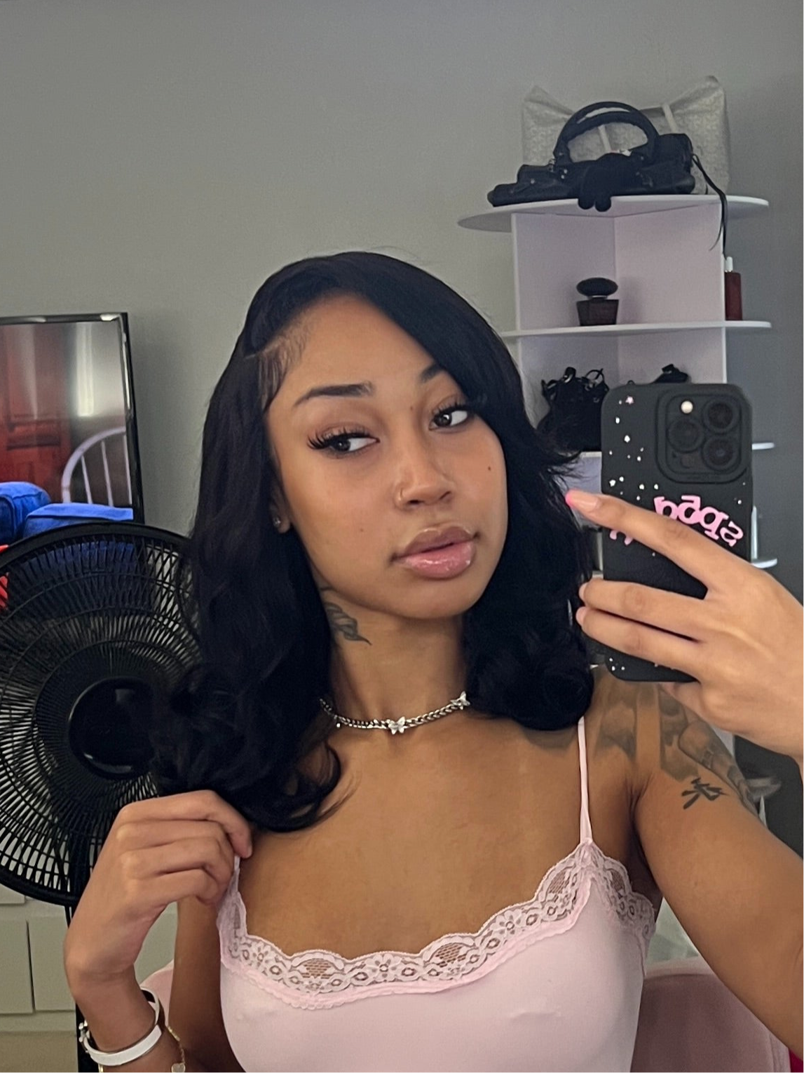 Glueless curled bob